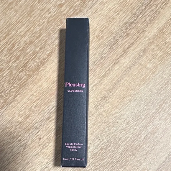 Pleasing Closeness Eau de Parfum Spray - Picture 1 of 3